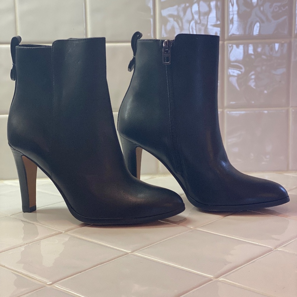 GORGEOUS COACH CLASSIC BLACK CALF SKIN LEATHER ANKLE BOOT: BRAND NEW IN BOX - Picture 3 of 13